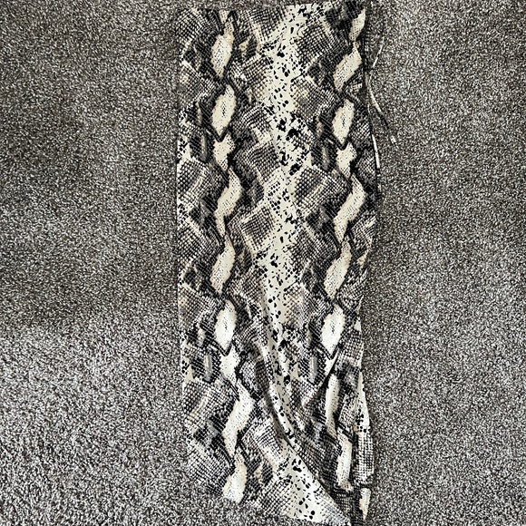 ❤️OOTDFASH Amanda Cover Up Sz S❤️ - Picture 3 of 3